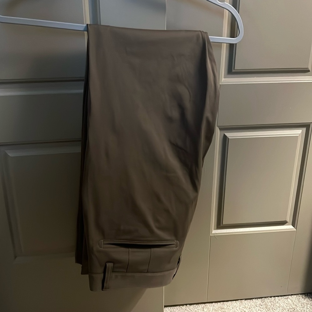 NWOT Rhone commuter pants - 34x30 - brown